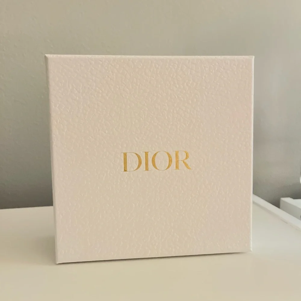 Original lady Dior wallet - never used, still in packaging. Best price